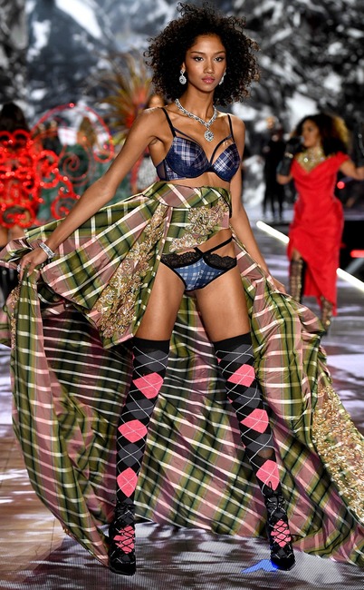 Aiden Curtiss, 2018 Victoria's Secret Fashion Show, Runway